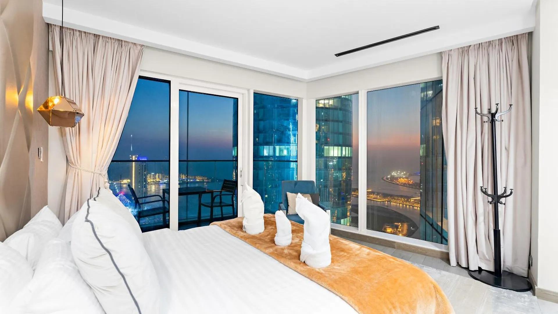 Apartment Dubai 2Br Flat, Marina Views, Pool Access, Parking, Walk To Mall
