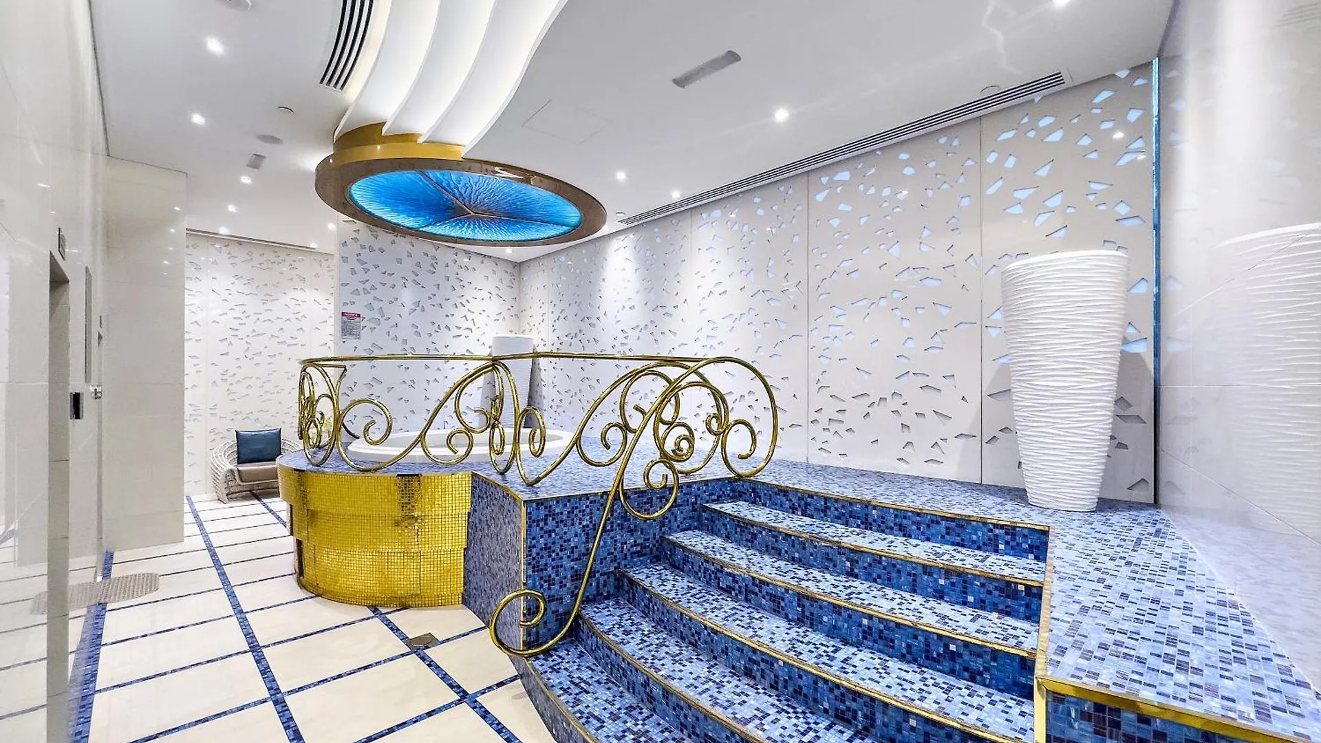 Dubai 2Br Flat, Marina Views, Pool Access, Parking, Walk To Mall